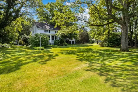 48 Washington Rd, Barrington, RI 02806