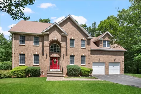 4 Morning Star Ct, Lincoln, RI 02865