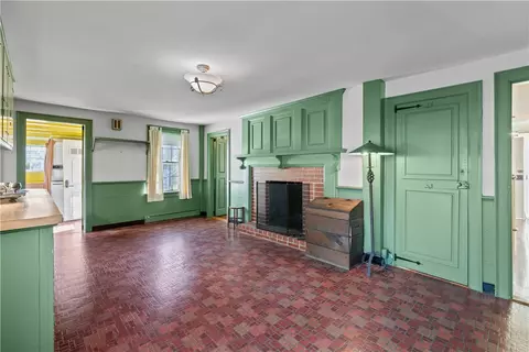 237 Commonwealth Ave, Warwick, RI 02886 photo 11