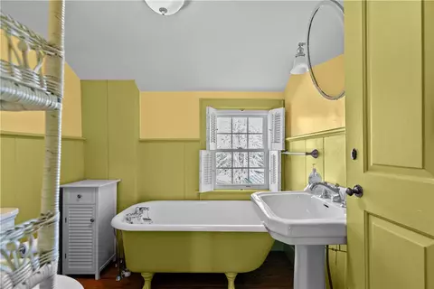 237 Commonwealth Ave, Warwick, RI 02886 photo 25