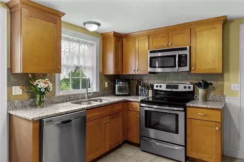 223 Chopmist Hill Rd, Glocester, RI 02814 photo 8