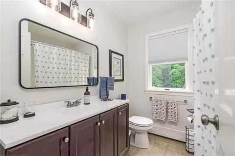 Bath - 5 Havens Rd, Westerly, RI 02891 photo 2 of 5