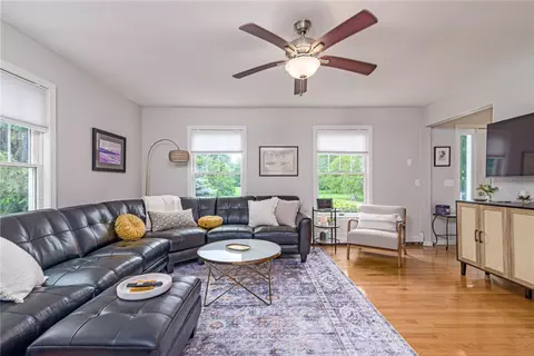 Living - 5 Havens Rd, Westerly, RI 02891 photo 2 of 5