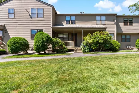 801 Pinewood Dr, Smithfield, RI 02917