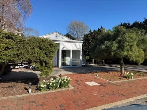 37 East Ave, Westerly, RI 02891 photo 2