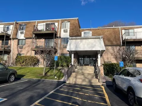 750 Quaker Ln #B205, Warwick, RI 02886
