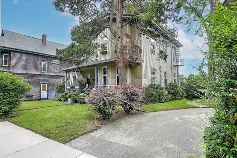 571 Spring St, Newport, RI 02840
