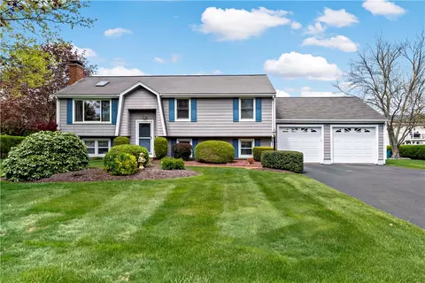 17 Marehaven Dr, Seekonk, MA 02771