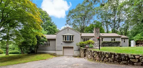 3 Paine Rd, Cumberland, RI 02864