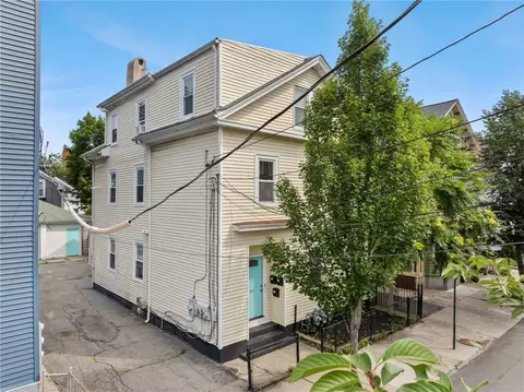 211 Carpenter St, Providence, RI 02903