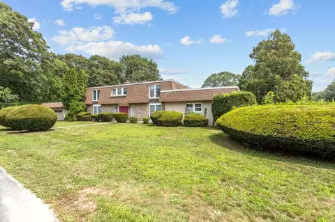 46 Fairway Dr, Tiverton, RI 02878