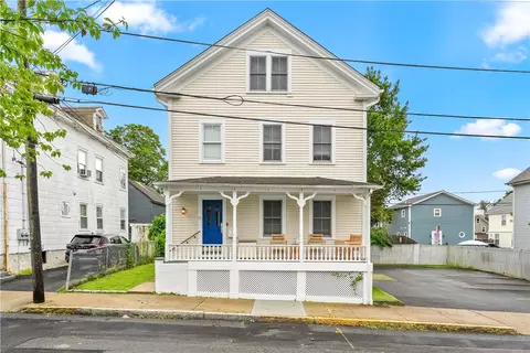 13 Dean Ave, Newport, RI 02840