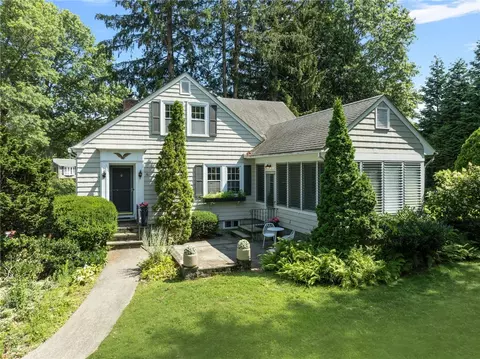 75 Markwood Dr, Barrington, RI 02806