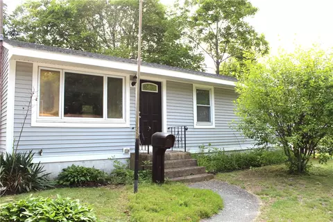 59 Arnold Rd, Coventry, RI 02816