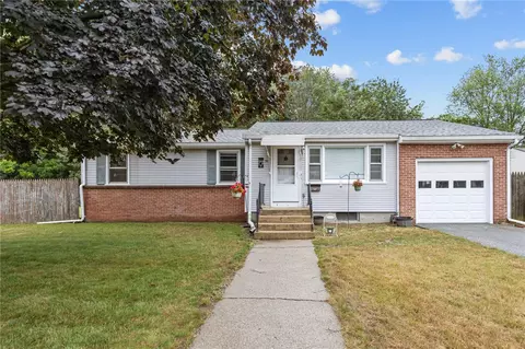 30 Archdale Dr, Warwick, RI 02889