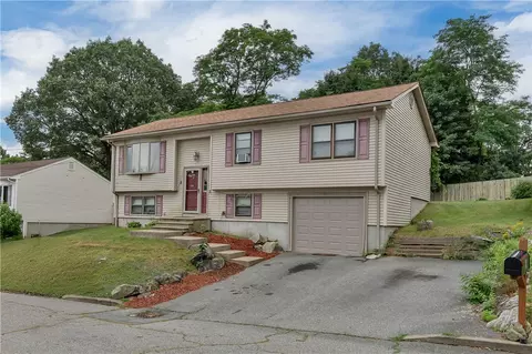 8 Gale Ct, North Providence, RI 02904