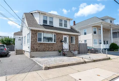 1352 Newport Ave, Pawtucket, RI 02861
