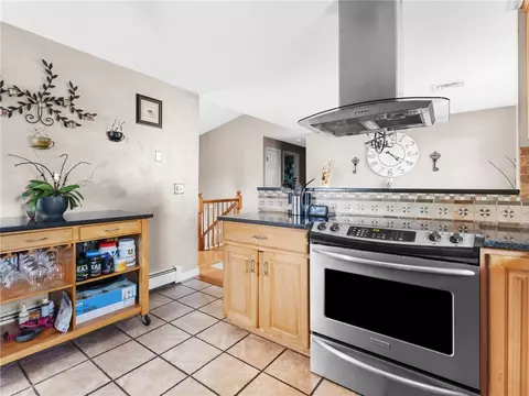 80 Capwell Ave, Woonsocket, RI 02895 photo 6