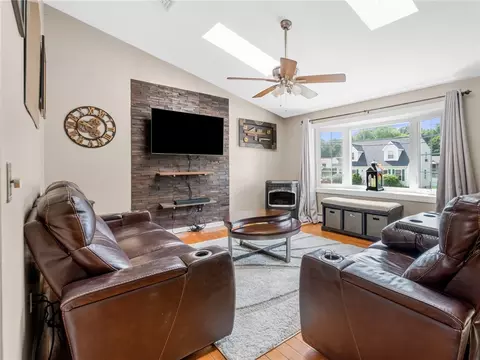 80 Capwell Ave, Woonsocket, RI 02895 photo 8