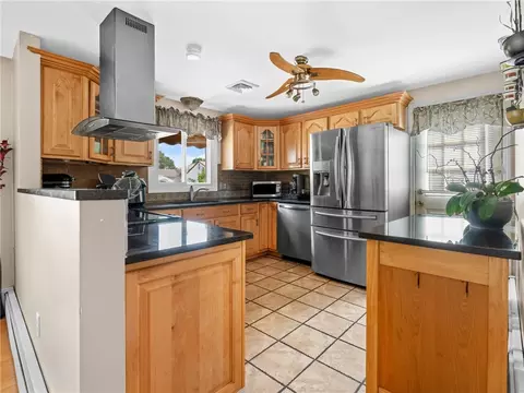 80 Capwell Ave, Woonsocket, RI 02895 photo 4