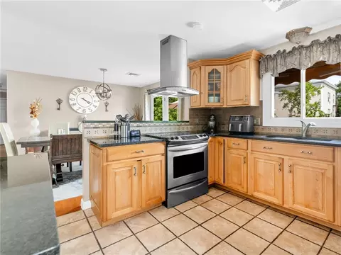 80 Capwell Ave, Woonsocket, RI 02895 photo 5