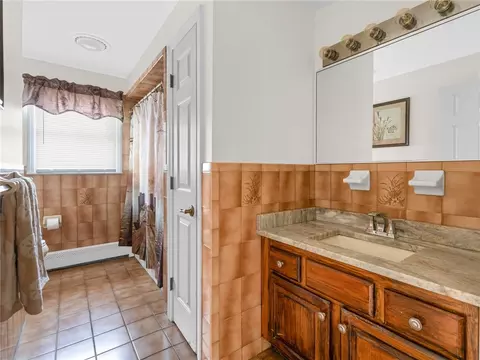 80 Capwell Ave, Woonsocket, RI 02895 photo 12