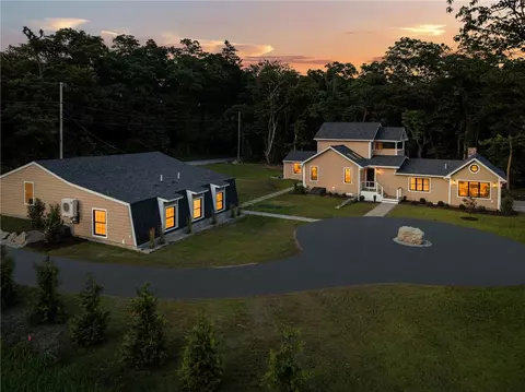 91 Carr Ln, Jamestown, RI 02835