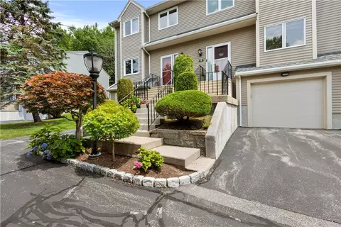 31 Waterview Dr #B, Smithfield, RI 02917