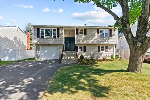 17 Auburn Ave, Johnston, RI 02919