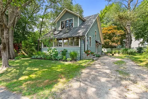 42 Brook St, Barrington, RI 02806