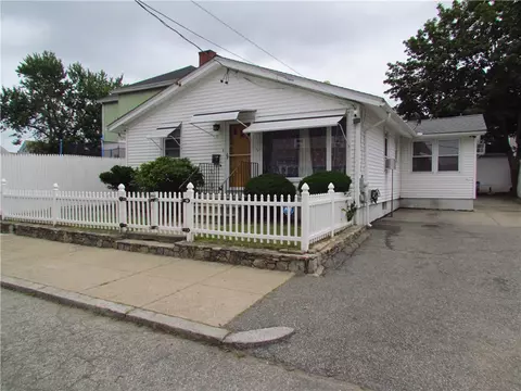 19 Bowlet St, Providence, RI 02909