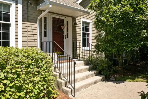 61 Seal Island Rd, Bristol, RI 02809
