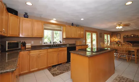 83 Rolling Hill Dr, Exeter, RI 02822 photo 11