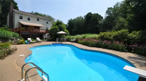 83 Rolling Hill Dr, Exeter, RI 02822 photo 2