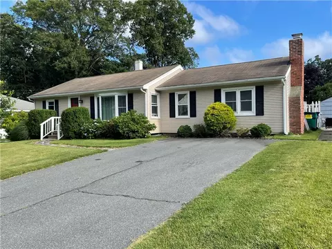 71 Glenwood Dr, North Kingstown, RI 02852