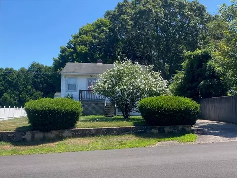 35 Bellevue Ave, Westerly, RI 02891