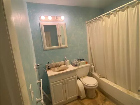 Bath - 35 Bellevue Ave, Westerly, RI 02891 photo 1 of 2