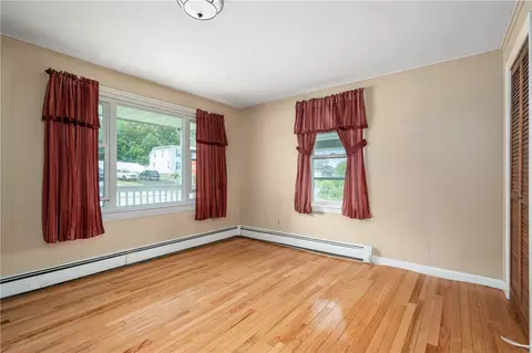 Living - 190 Linden Ave, Woonsocket, RI 02895 photo 3 of 8