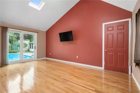 Living - 190 Linden Ave, Woonsocket, RI 02895 photo 8 of 8