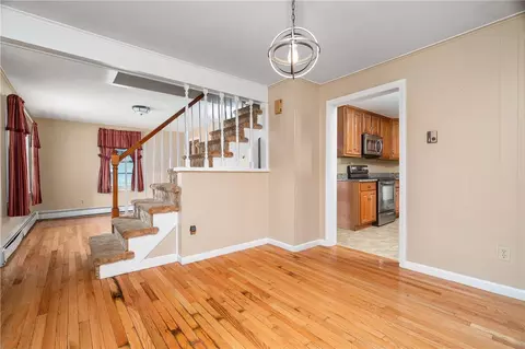 Living - 190 Linden Ave, Woonsocket, RI 02895 photo 4 of 8