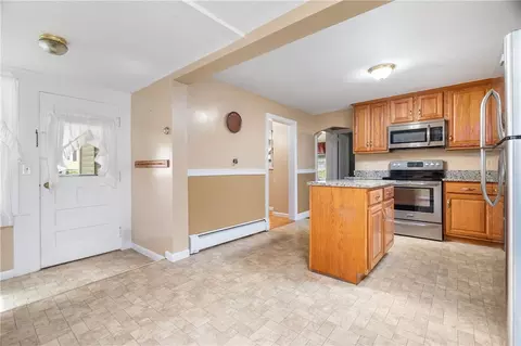 Entry Way - 190 Linden Ave, Woonsocket, RI 02895 photo 1 of 1