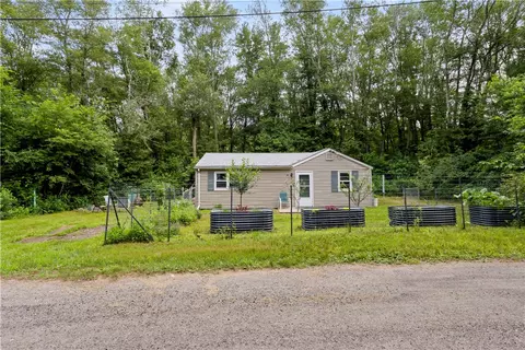 26 Clarke Ave, Hope Valley, RI 02832