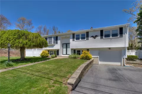 123 S Comstock Pkwy, Cranston, RI 02921