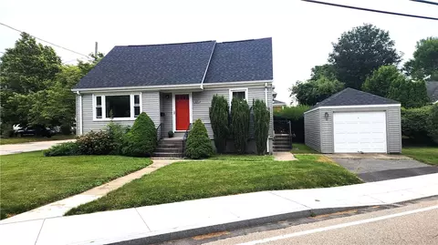 19 Hillside Ave, Newport, RI 02840