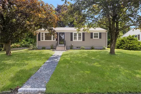 71 Waycross Dr, Warwick, RI 02888