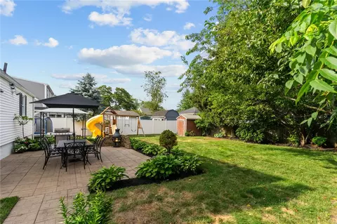 Exterior - 70 Palm Blvd, Warwick, RI 02888 photo 5 of 11