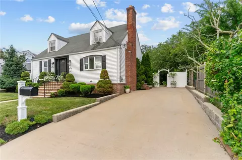 Exterior - 70 Palm Blvd, Warwick, RI 02888 photo 4 of 11