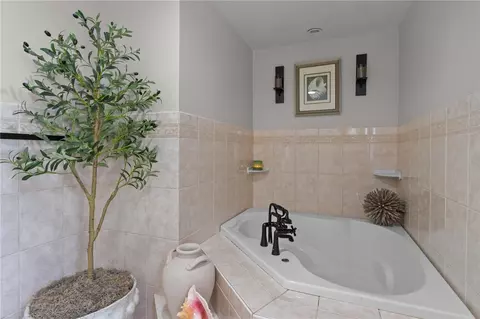 Bath - 70 Palm Blvd, Warwick, RI 02888 photo 4 of 4
