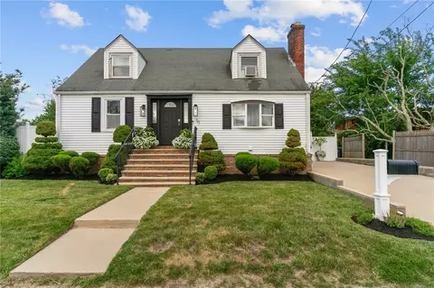 70 Palm Blvd, Warwick, RI 02888