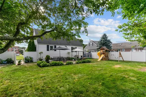 Exterior - 70 Palm Blvd, Warwick, RI 02888 photo 8 of 11